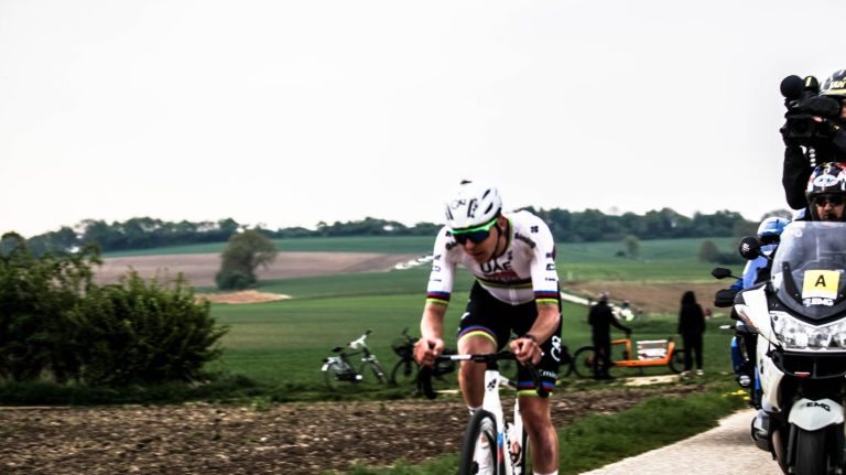 Tadej Pogacar laatste ronde op dat moment de koploper Amstel Gold Race 2025